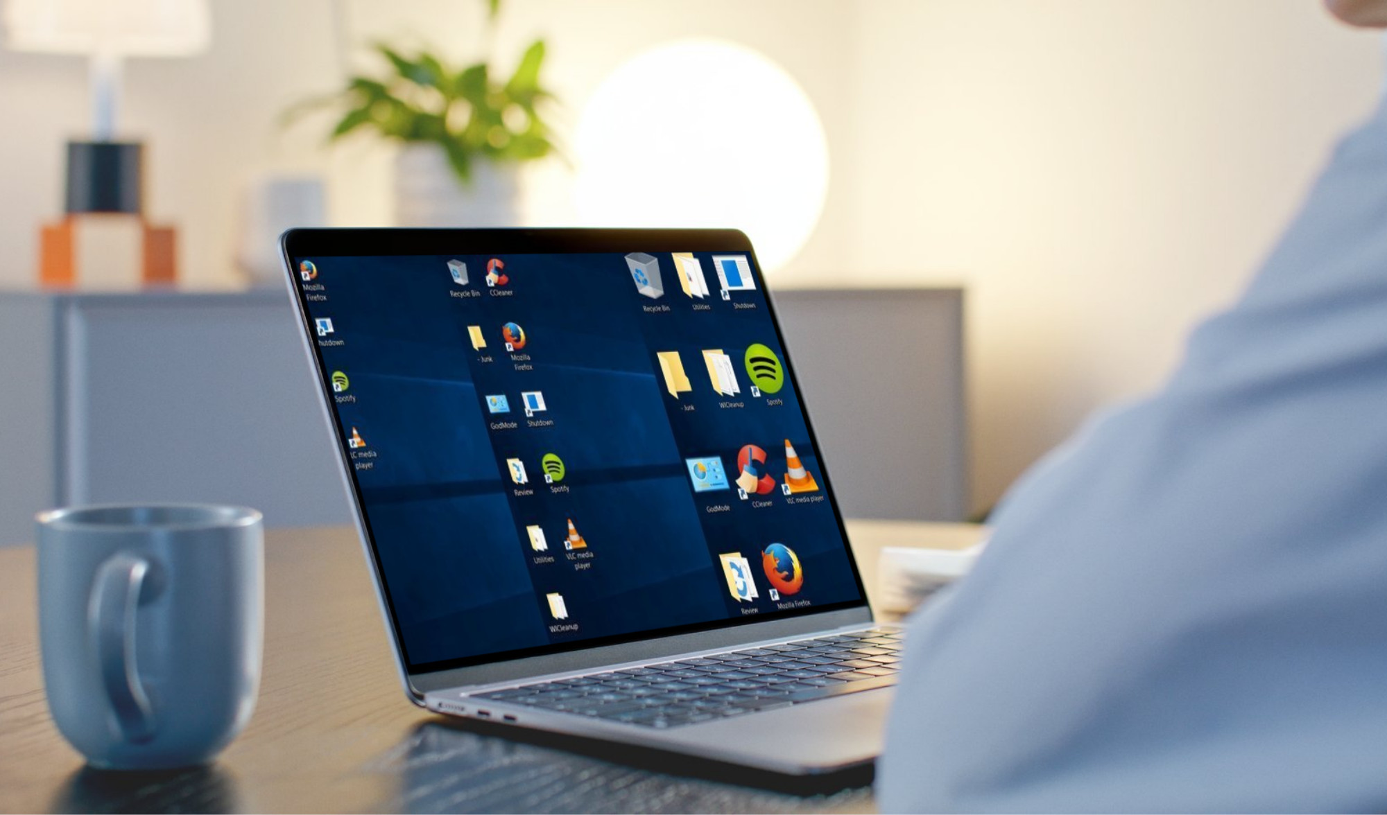 How to Change the Size of Desktop Icons in Windows?